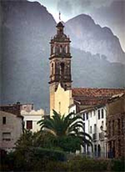 Iglesia de Benialí, en el valle de Gallinera, cerca de la costa alicantina.