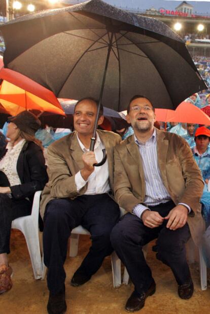 Camps y Rajoy, en la plaza de toros de Valencia en 2007.