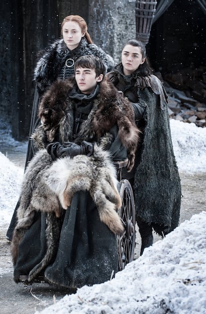 Los reencuentros entre los hermanos Stark han sido un tanto fríos. Quizá los espectadores teníamos más ganas de verles juntos que ellos. Pero también ha tenido su explicación. Bran es otra persona, una capaz de saber qué le ha pasado a sus hermanas (en algunos casos momentos vergonzosos) y qué podría pasar en el futuro. Arya es ahora una asesina impecable. Y Sansa tiene claro que lo quiere tener todo controlado y que ya no se deja llevar por pensamientos infantiles. Aún así, los tres encuentros entre Arya, Bran y Sansa han sido de lo mejor de la temporada.