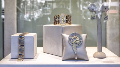 Cuatro joyas que identifican los diseños de los Masriera que todavía se pueden adquirir a las joyerías Bagués Masriera.
