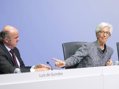 Christine Lagarde, presidenta del BCE, junto al vicepresidente de la institución Luis de Guindos