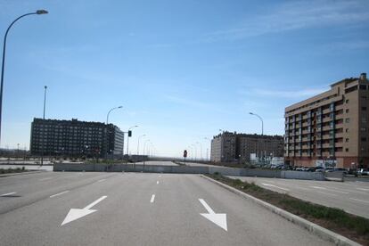 Avenida en el extremo sur del PAU Ensanche de Vallecas. 