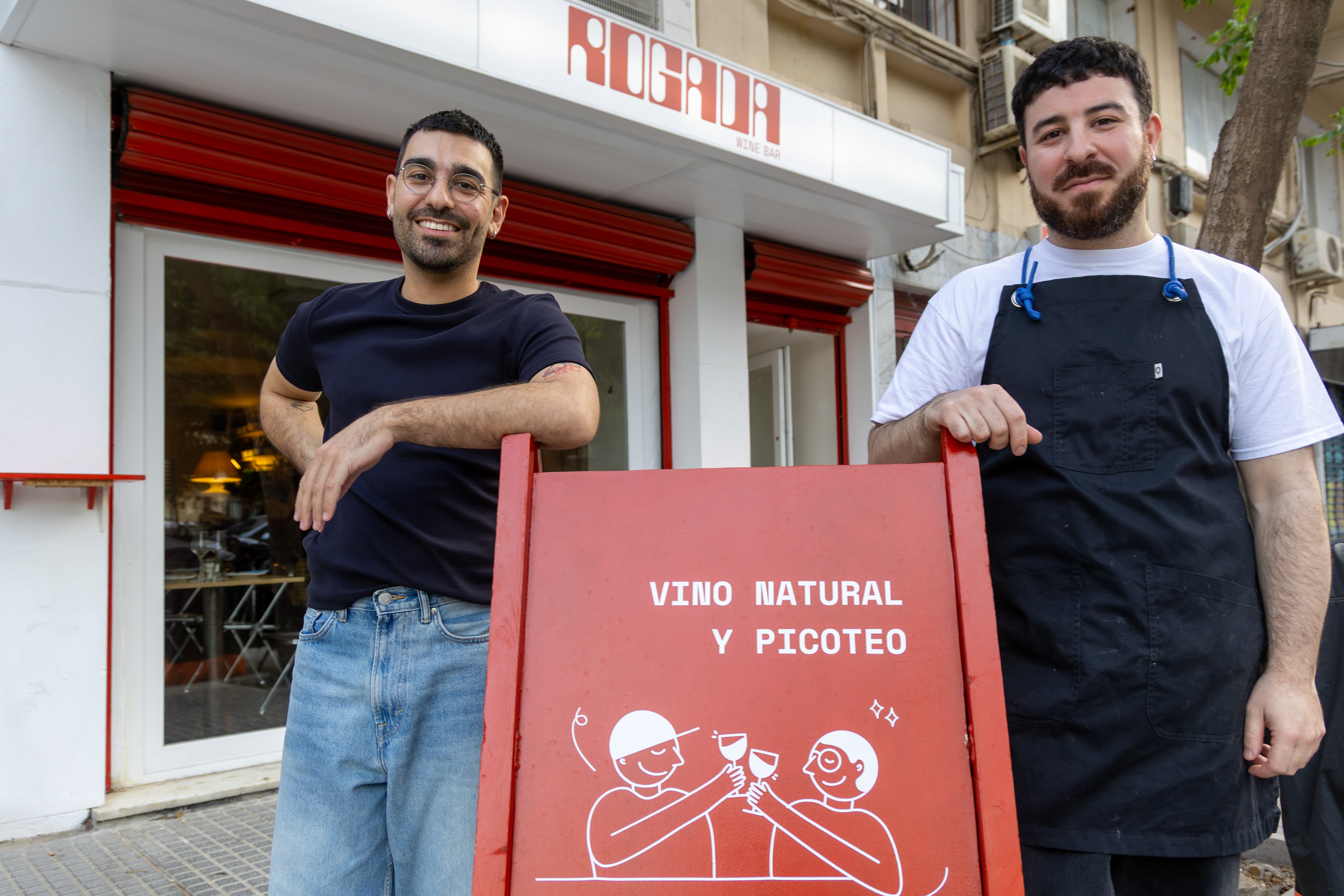 La pareja del mundo de la moda que se instaló en Málaga para montar un bar, el Rogada Wine Bar