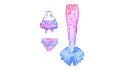 Bikini infantil sobre fondo blanco.