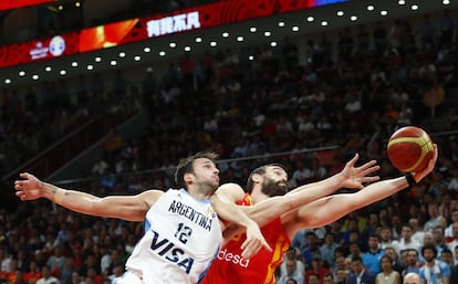 Marcos Delía (a la izquierda) y Marc Gasol, en un momento del partido.