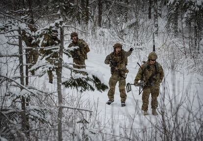 La Guardia Nacional de Alaska en un ejercicio de supervivencia.