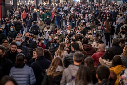 Aglomeraciones en la Puerta del Sol (Madrid) en diciembre.