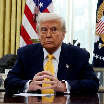 FILE PHOTO: U.S. President Donald Trump sits in the Oval Office of the White House in Washington, D.C., U.S., March 7, 2025. REUTERS/Leah Millis/File Photo