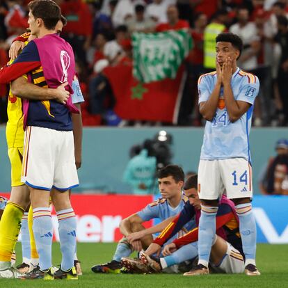 Spain's goalkeeper Unai Simon reacts after loosing during a penalty shootout of the World Cup round of 16 soccer match between Morocco and Spain, at the Education City Stadium in Al Rayyan, Qatar, Tuesday, Dec. 6, 2022. (AP Photo/Francisco Seco)