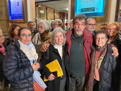 En el centro de la imagen, Dolors Feliu, presidenta de la ANC, y el exvicepresidente Jordi Pesarrodona tras el cónclave del sábado.