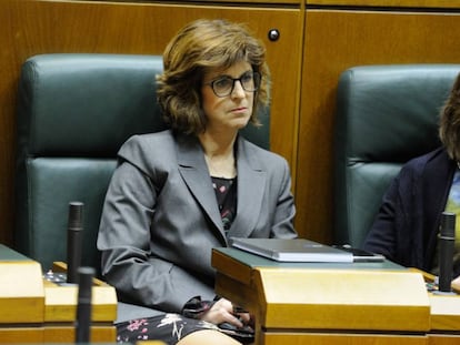 La consejera de Salud, Nekane Murga, presente hoy en el pleno del Parlamento vasco.