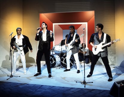 Spandau Ballet w 1985 roku. Gary Kemp pierwszy od prawej.