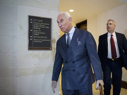 Roger Stone, en primer plano, llega al Congreso el pasado 26 de septiembre para testificar sobre la trama rusa. 