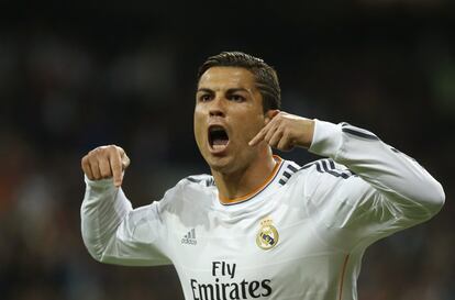Ronaldo celebra el primer gol del partido y de su cuenta goleadora.