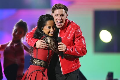 MEXICO CITY, MEXICO - JULY 08: Becky G and Guaynaa perform during the award ceremony as part of the MTV MIAW 2022 at Pepsi Center WTC on July 08, 2022 in Mexico City, Mexico. (Photo by Hector Vivas/Getty Images)
