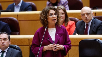 La vicepresidenta primera, María Jesús Montero, interviene durante la sesión de control al Gobierno celebrada por el pleno del Senado este martes en Madrid