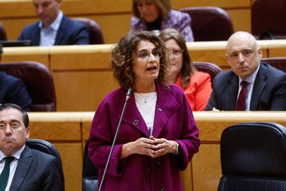 La vicepresidenta primera, María Jesús Montero, interviene durante la sesión de control al Gobierno celebrada por el pleno del Senado este martes en Madrid