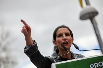 La candidata de Vox a la Presidencia de la Comunidad de Madrid, Rocío Monasterio, durante un acto en el distrito de Ciudad Lineal.
