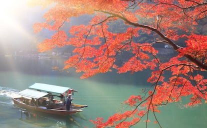 Una embarcación en el río Hozugawa, en las cercanías de Kioto.