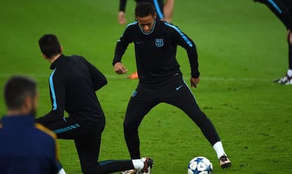 Neymar, durante el entrenamiento de ayer en Laverkusen.