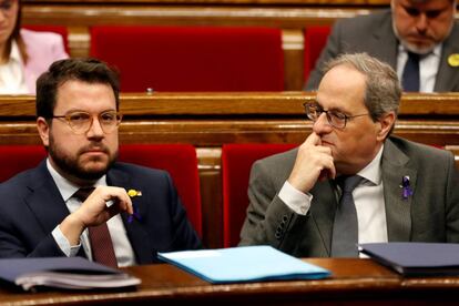 El president de la Generalitat, Quim Torra, amb el seu vicepresident, Pere Aragonès, al Parlament.