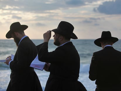 Sombreros religiosos para capear la crisis
