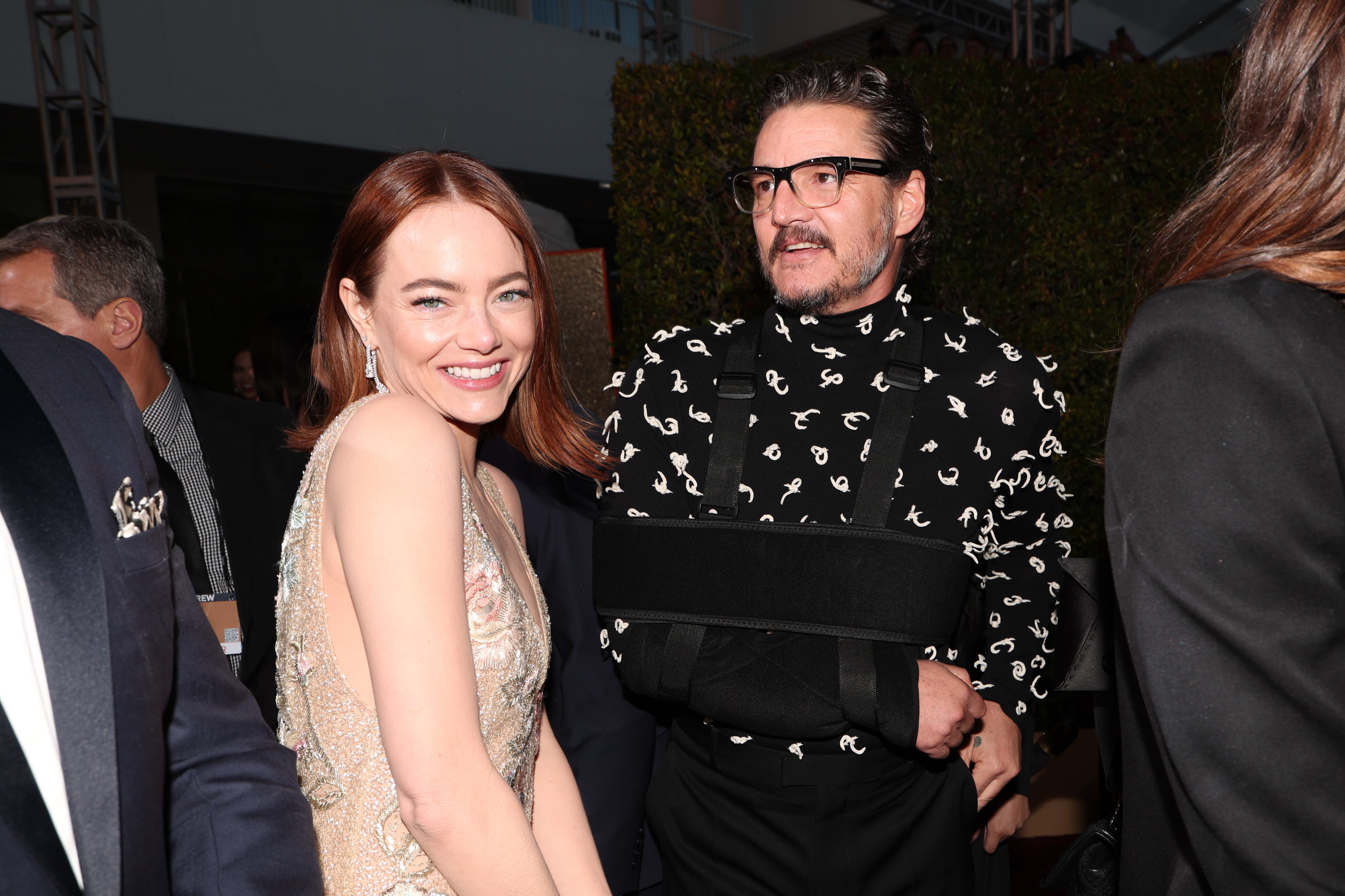 Emma Stone, que se llevó el Globo de Oro por su papel en 'Pobres criaturas', y Pedro Pascal, nominado por la serie 'The Last of Us'.