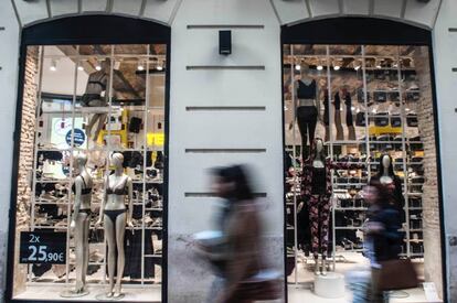 Un comercio en el centro de Valencia.