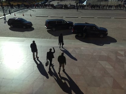 El expresidente Obama y su esposa abandonan la Galería Nacional de Arte este domingo.