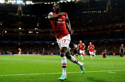 Gervinho, jugador del Arsenal, celebra su gol.