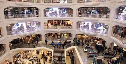 Interior de la tienda de Primark en Gran V&iacute;a, en Madrid.