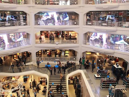 Interior de la tienda de Primark en Gran V&iacute;a, en Madrid.