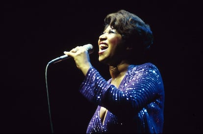 Aretha Franklin em show no teatro New Vitória de Londres (Reino Unido), nos anos 80