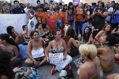 Protesto, que ficou conhecido como 'tetazo', pela liberação do topless nas praias argentinas.