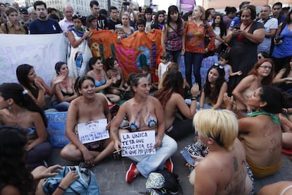 Protesto, que ficou conhecido como &#039;tetazo&#039;, pela libera&ccedil;&atilde;o do topless nas praias argentinas. 