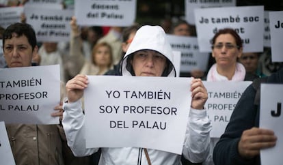 Manifestación en Sant Andreu de la Barca en apoyo de los profesores denunciados por la Fiscalía.