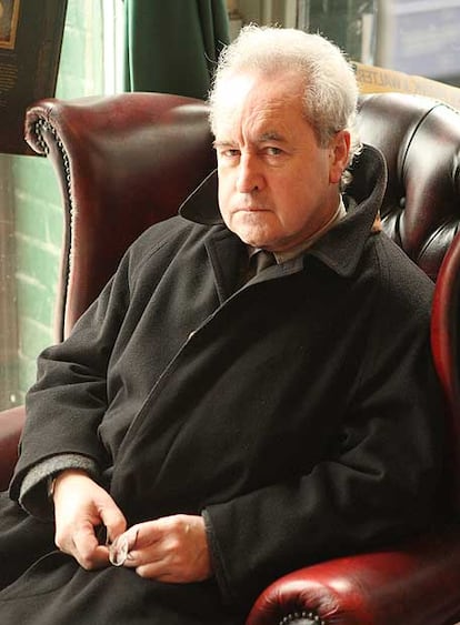 John Banville, autor de <i>El otro nombre de Laura,</i> que firma con su seudónimo Benjamin Black, en Dublín el mes pasado.