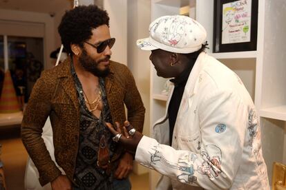 Lenny Kravitz estuvo el año pasado en Art Basel exponiendo su primera muestra de fotografías. Este 2016, el cantante también se ha pasado por la feria de Arte de Miami, aunque sin exhibición.