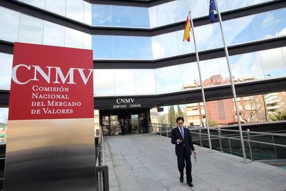 Entrada de la sede de la Comisión Nacional del Mercado de Valores.