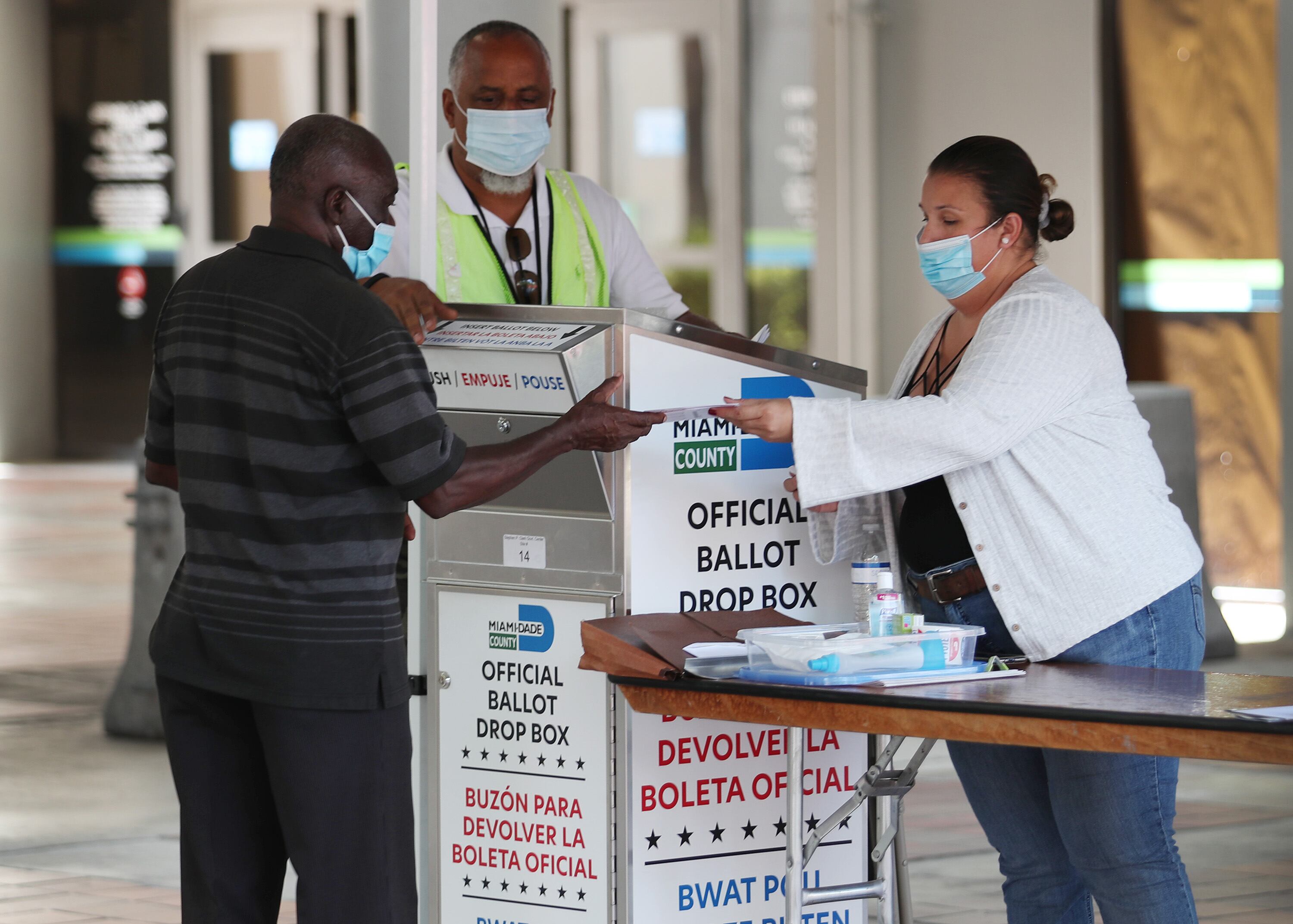 Se busca trabajador electoral multilingüe