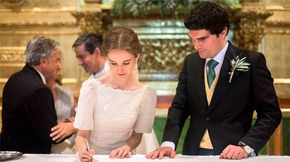 Alejandra Corsini junto a su marido el día de su boda.