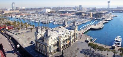 Vista del puerto de Barcelona desde la estatua de Col&oacute;n.