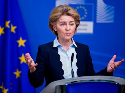 La presidenta de la Comisión Europea, durante su intervención sobre el coronavirus, esta tarde, en Bruselas.
