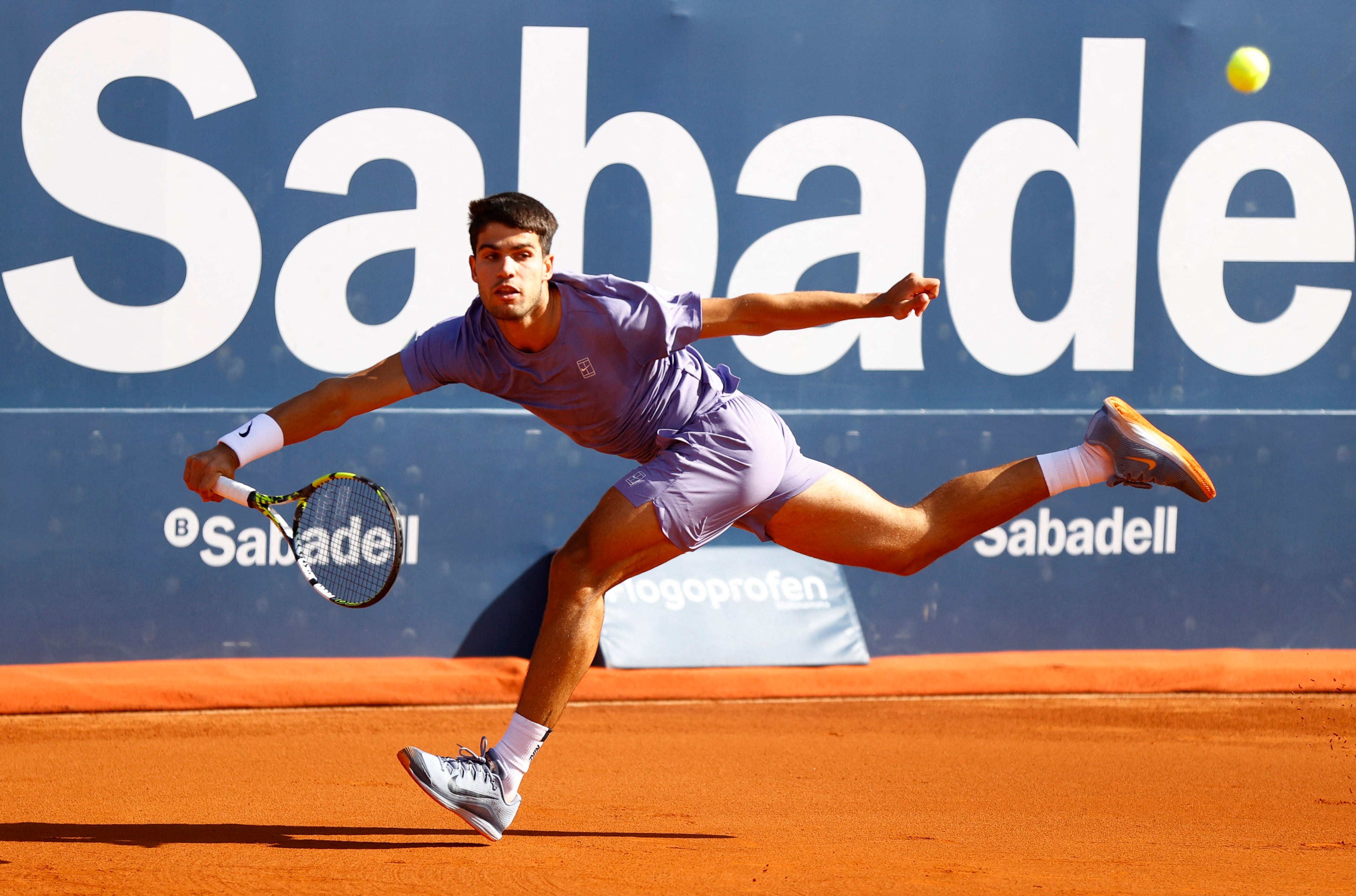 Alcaraz abre las alas en dirección a la final del Godó
