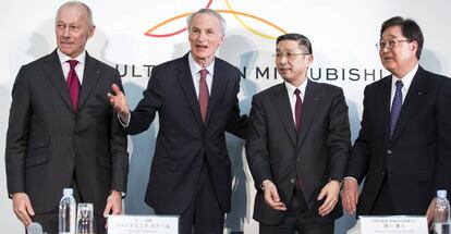 De izquierda a derecha, Thierry Bollore, CEO de Renault; Jean-Dominique Senard, presidente de Renault y al frente del nuevo consejo; Hiroto Saikawa, presidente de Nissan Motor; y Osamu Masuko, presidente de Mitsubishi Motors.