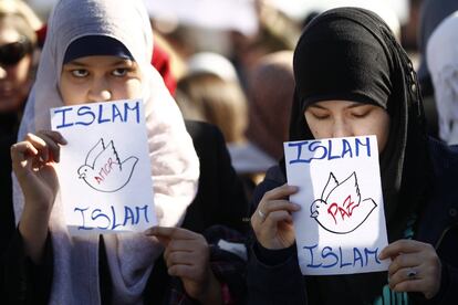 Manifestación convocada en Madrid por varias asociaciones de musulmanes en protesta contra los atentados terroristas de París, el 11 de enero de 2015.