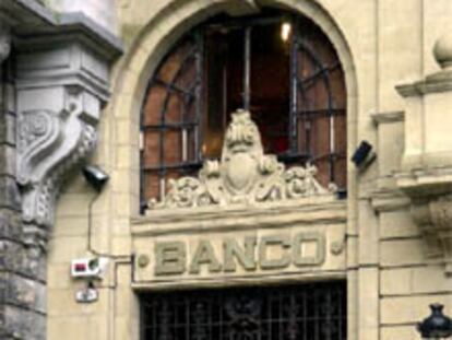 Oficina del Banco Guipuzcoano, en la Avenida de la Libertad de San Sebastián, frente a donde se desactivó esta madrugada un paquete explosivo.