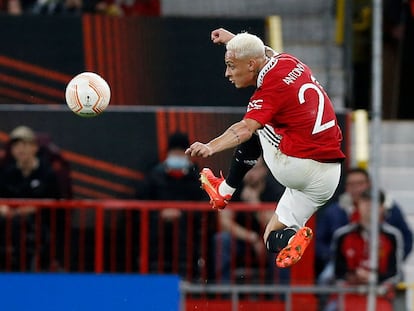 Antony controla el balón durante el partido entre el Manchester United y el Sheriff Tiraspol, el pasado jueves en la Europa League.