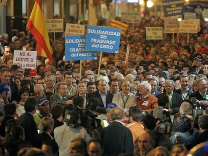 Dirigentes agrarios y políticos, en la cabecera de la manifestación celebrada ayer en Elche.