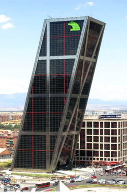 Torre Puerta de Europa en la Plaza de Castilla de Madrid.